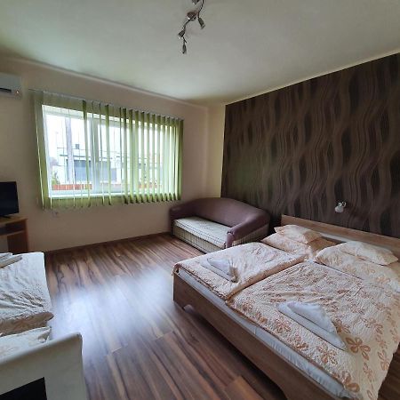 Ladik Vendeghaz Hotel Tiszafured Exterior photo